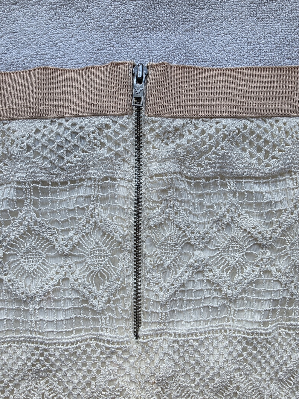 American Eagle Cream Lace Mini Skirt Size 10 Blush Waistband - Picture 3 of 9